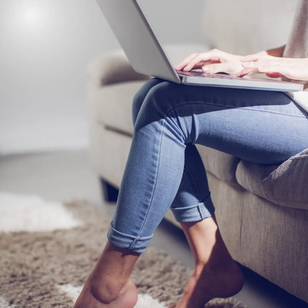 Cindy LA MENDOLA, Consultante en stratégie de communication et marketing digital pour les coachs et thérapeutes dans le domaine du développement personnel et de la spiritualité.